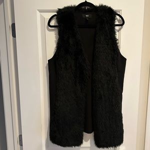 Black faux fur vest size L